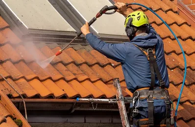Démoussage et hydrofuge de toiture à Coudons